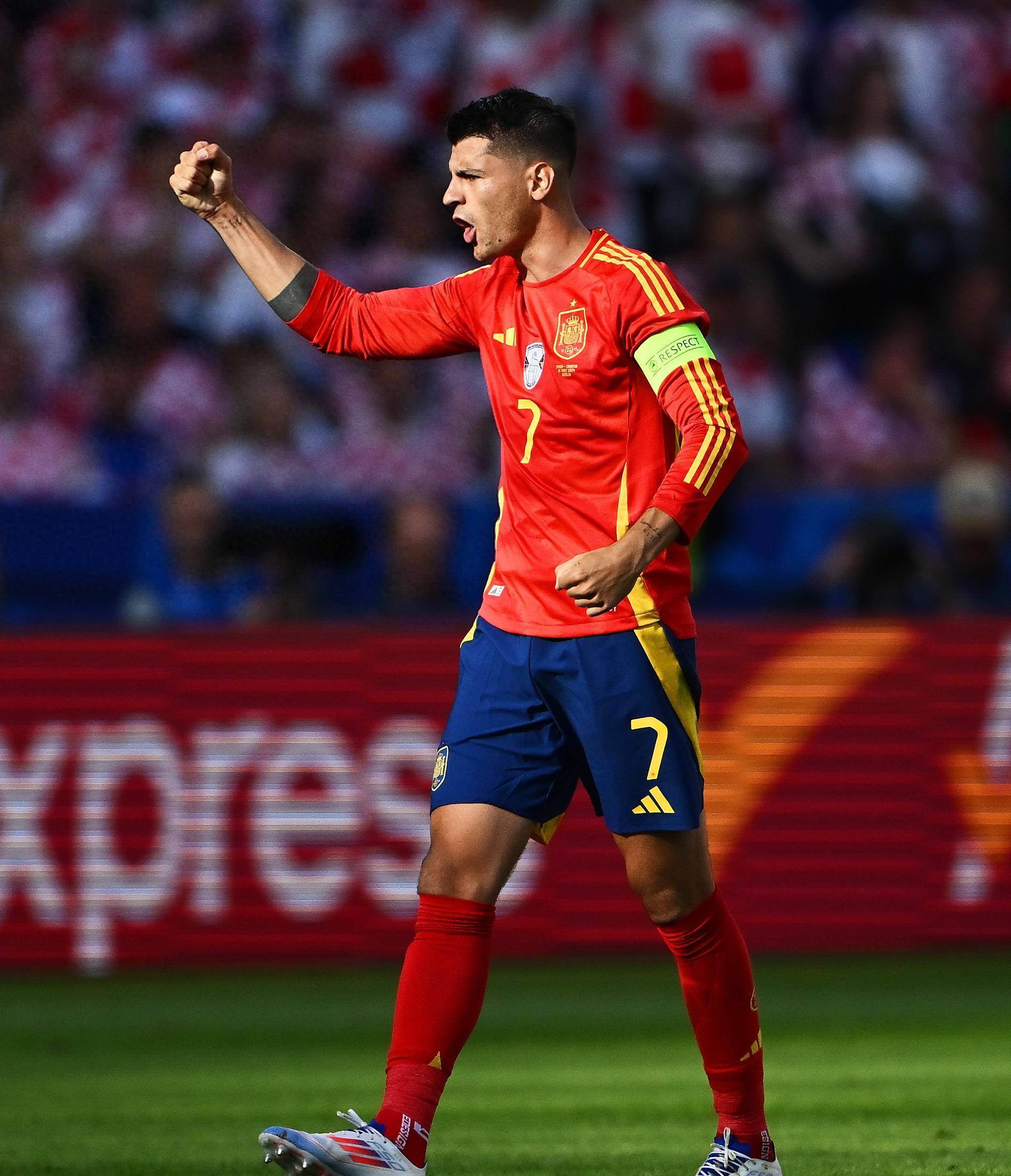 梅西连续十二场比赛得分超过持续失利，曼联不断突破！